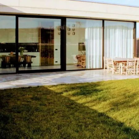 Modern In With Private Garden *